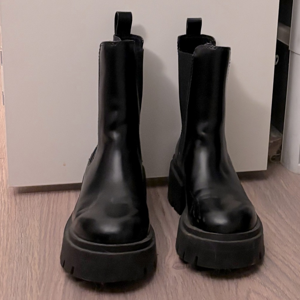 H&M chunky boots